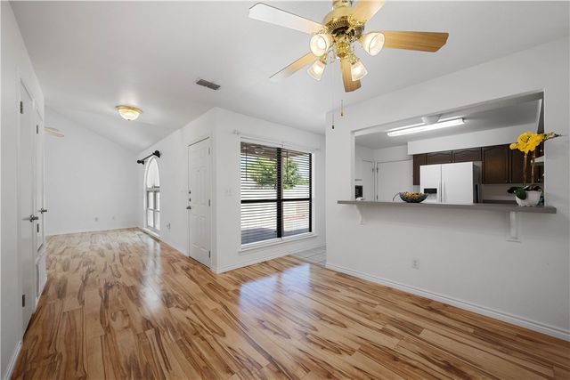 135 Santa Fe Dr, Rockport, TX 78382