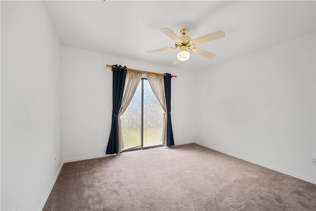 135 Santa Fe Dr, Rockport, TX 78382