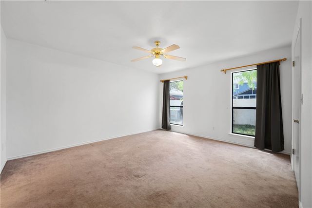 135 Santa Fe Dr, Rockport, TX 78382