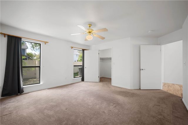 135 Santa Fe Dr, Rockport, TX 78382