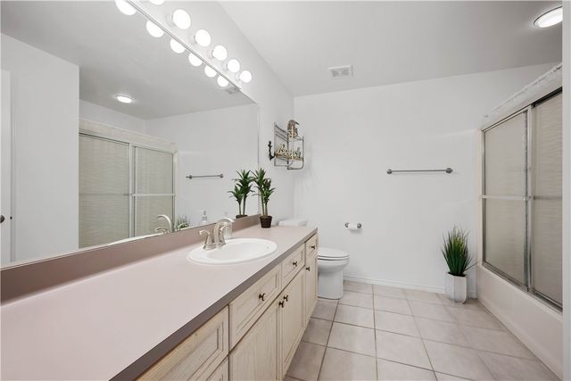 135 Santa Fe Dr, Rockport, TX 78382