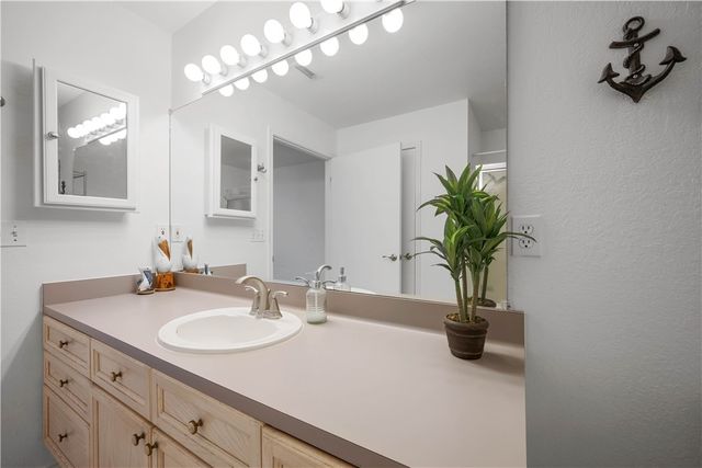 135 Santa Fe Dr, Rockport, TX 78382