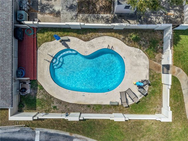 135 Santa Fe Dr, Rockport, TX 78382