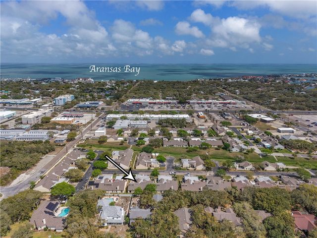 135 Santa Fe Dr, Rockport, TX 78382