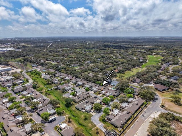 135 Santa Fe Dr, Rockport, TX 78382