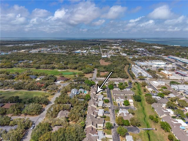 135 Santa Fe Dr, Rockport, TX 78382