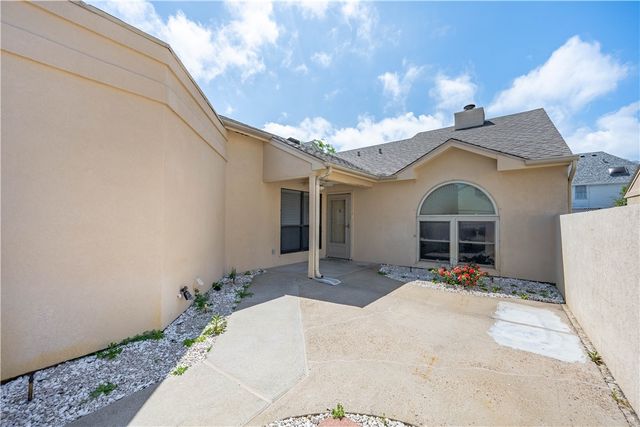 135 Santa Fe Dr, Rockport, TX 78382