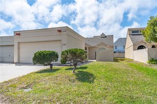 135 Santa Fe Dr, Rockport, TX 78382