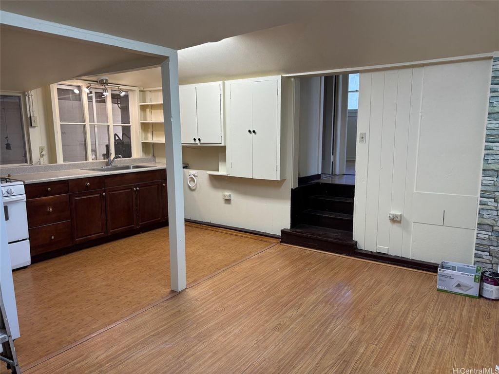 938 10th Avenue B-1, Honolulu, HI 96816