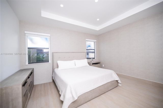 8842 NW 161st Ter, Miami Lakes, FL 33018