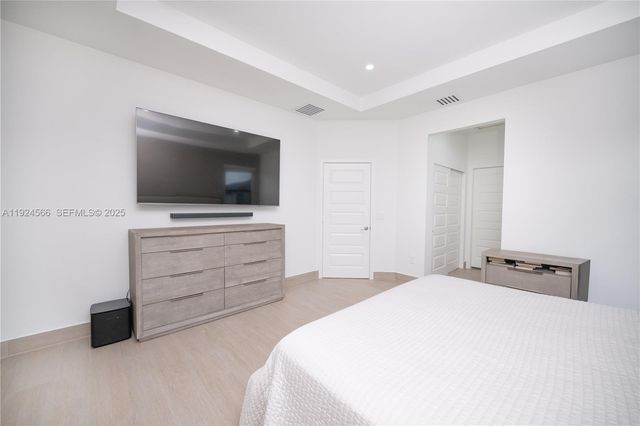 8842 NW 161st Ter, Miami Lakes, FL 33018