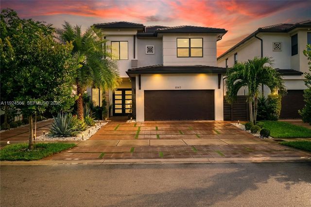 8842 NW 161st Ter, Miami Lakes, FL 33018