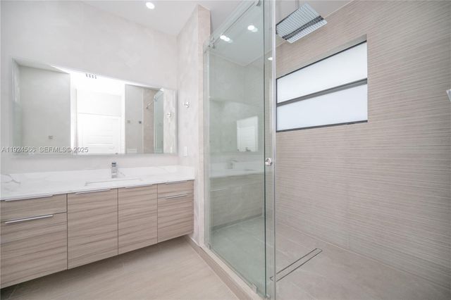 8842 NW 161st Ter, Miami Lakes, FL 33018