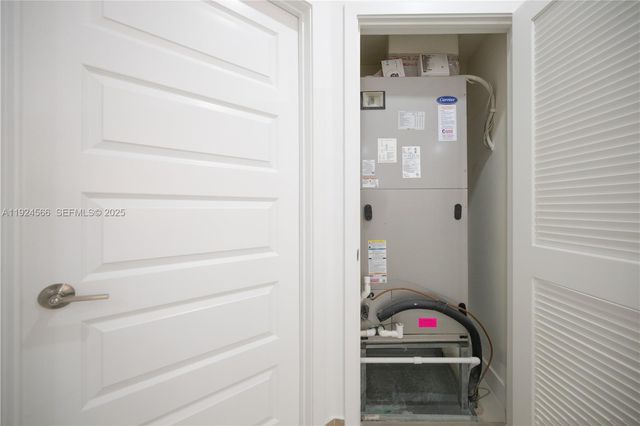 8842 NW 161st Ter, Miami Lakes, FL 33018