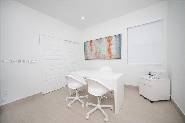 8842 NW 161st Ter, Miami Lakes, FL 33018