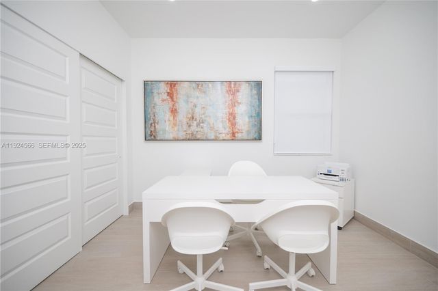 8842 NW 161st Ter, Miami Lakes, FL 33018