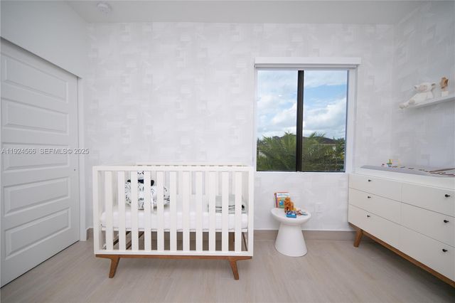 8842 NW 161st Ter, Miami Lakes, FL 33018