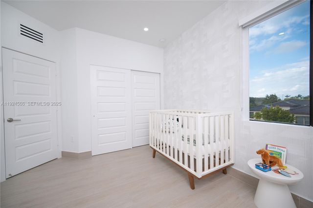 8842 NW 161st Ter, Miami Lakes, FL 33018