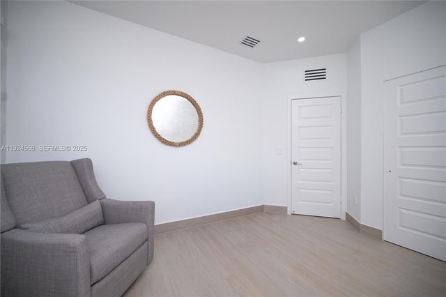 8842 NW 161st Ter, Miami Lakes, FL 33018