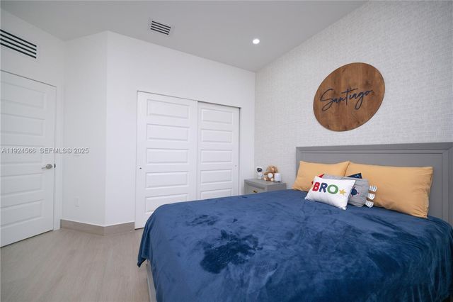 8842 NW 161st Ter, Miami Lakes, FL 33018