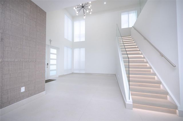 8842 NW 161st Ter, Miami Lakes, FL 33018