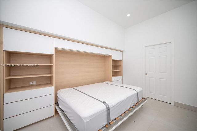 8842 NW 161st Ter, Miami Lakes, FL 33018