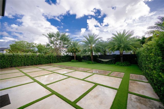 8842 NW 161st Ter, Miami Lakes, FL 33018