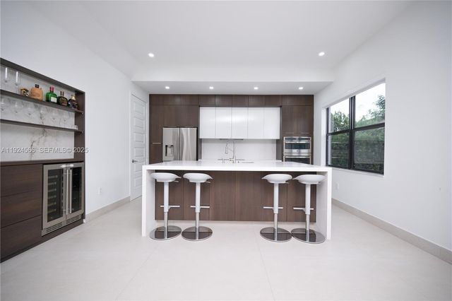 8842 NW 161st Ter, Miami Lakes, FL 33018