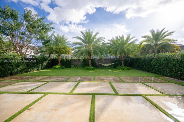 8842 NW 161st Ter, Miami Lakes, FL 33018