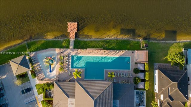 8842 NW 161st Ter, Miami Lakes, FL 33018