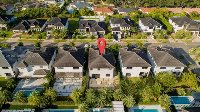 8842 NW 161st Ter, Miami Lakes, FL 33018