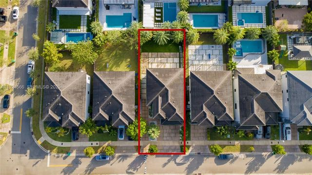 8842 NW 161st Ter, Miami Lakes, FL 33018