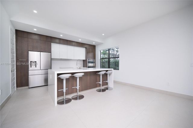 8842 NW 161st Ter, Miami Lakes, FL 33018