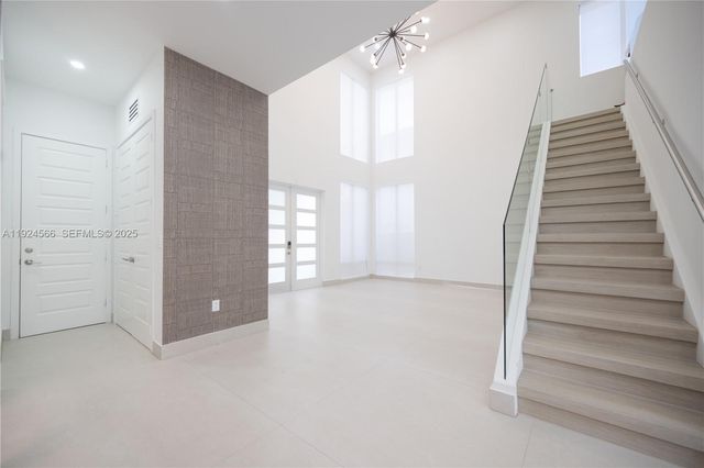 8842 NW 161st Ter, Miami Lakes, FL 33018