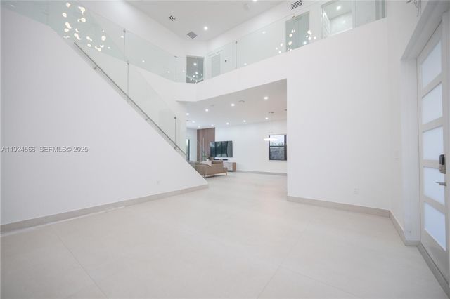 8842 NW 161st Ter, Miami Lakes, FL 33018