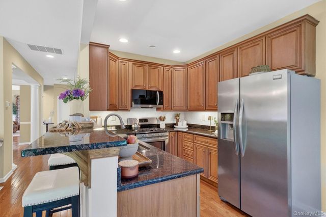 801 Huntington Drive, Fishkill, NY 12524
