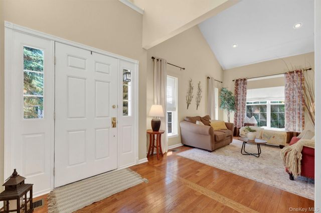 801 Huntington Drive, Fishkill, NY 12524