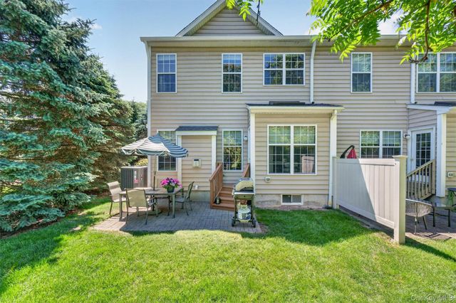 801 Huntington Drive, Fishkill, NY 12524