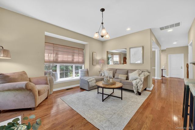 801 Huntington Drive, Fishkill, NY 12524