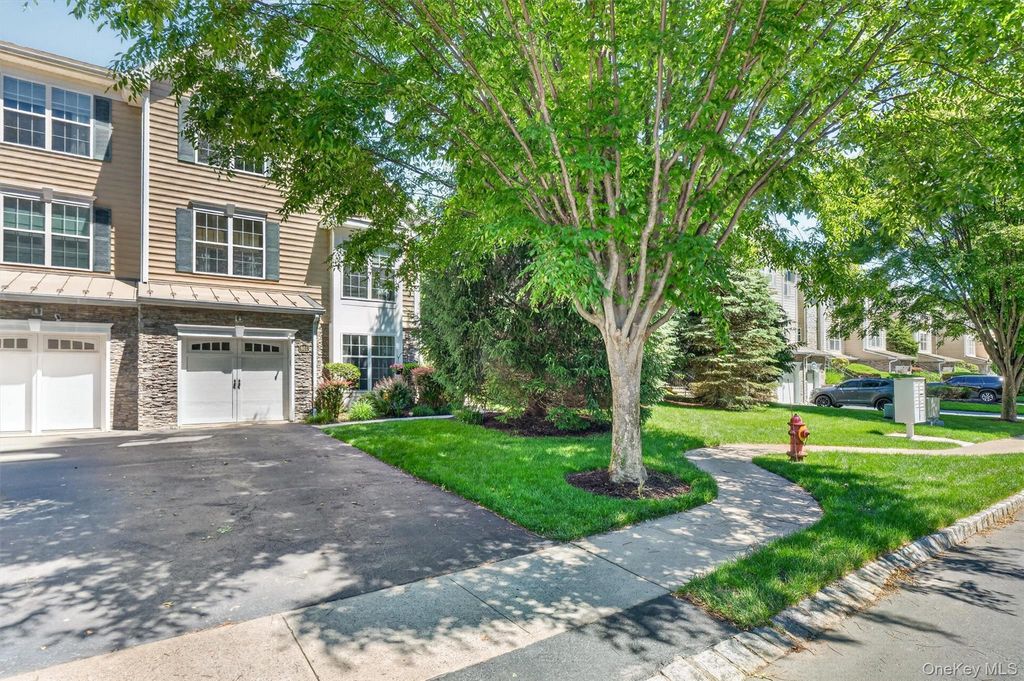 801 Huntington Drive, Fishkill, NY 12524