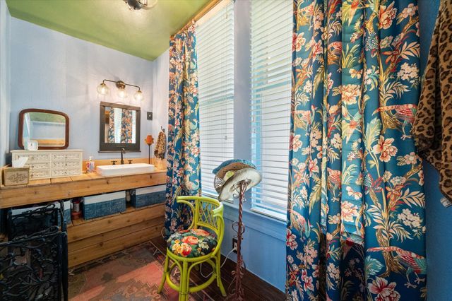1302 W 5th Avenue, Corsicana, TX 75110