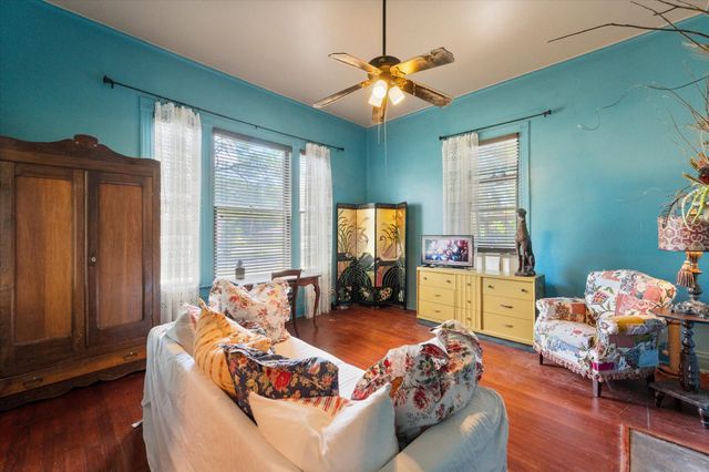 1302 W 5th Avenue, Corsicana, TX 75110