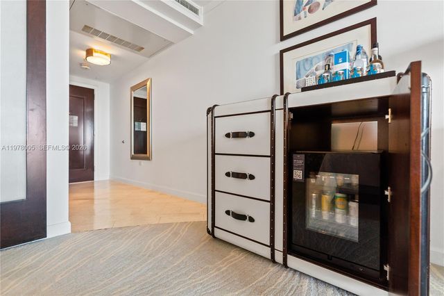 4391 Collins Avenue 412, Miami Beach, FL 33140