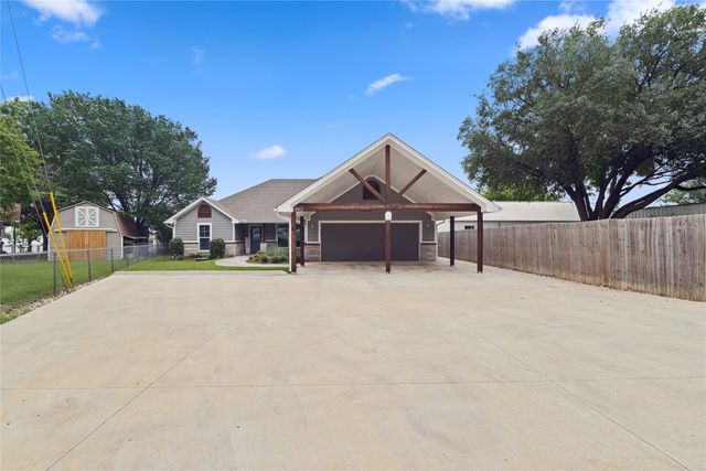4511 Wildwood Circle, Granbury, TX 76049