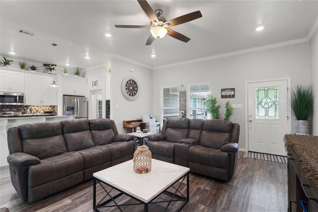 4511 Wildwood Circle, Granbury, TX 76049