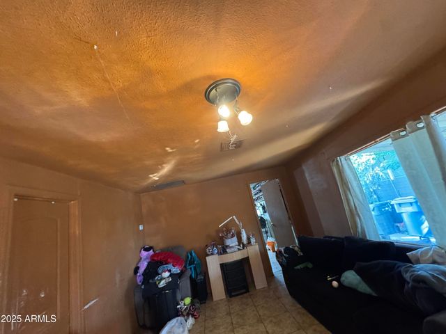 2425 W PAPAGO Street, Phoenix, AZ 85009