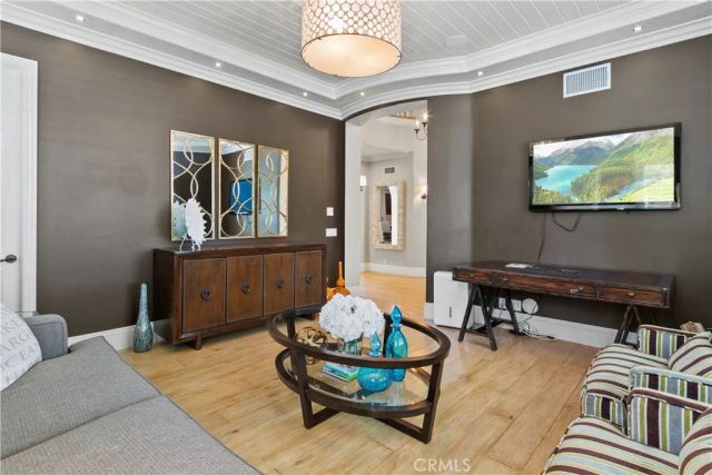 23 Boardwalk, Newport Beach, CA 92660