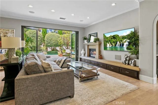 23 Boardwalk, Newport Beach, CA 92660
