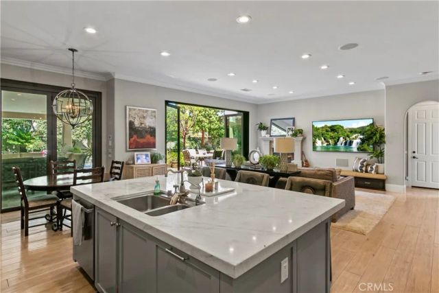 23 Boardwalk, Newport Beach, CA 92660