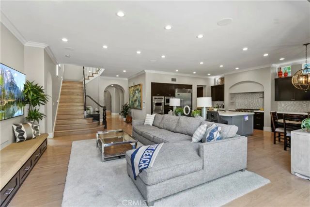 23 Boardwalk, Newport Beach, CA 92660